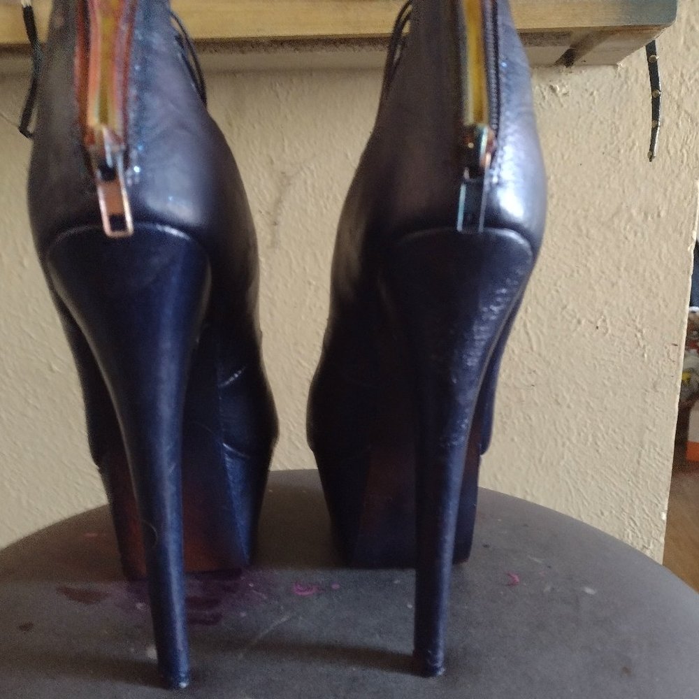 Navy LT Ceres Pumps